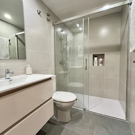 New! Con Piscina Y Balcon A 2 Minutos De La Playa. Wi-fi *